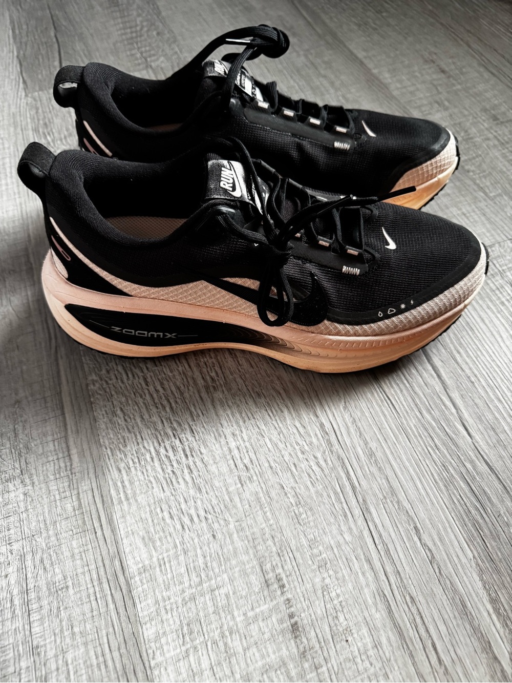 Nike Women's Black and Tan/Beige Running Sneakers
